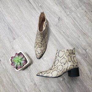 en Thread Leather Snakeskin Print Ankle Boots 9.5